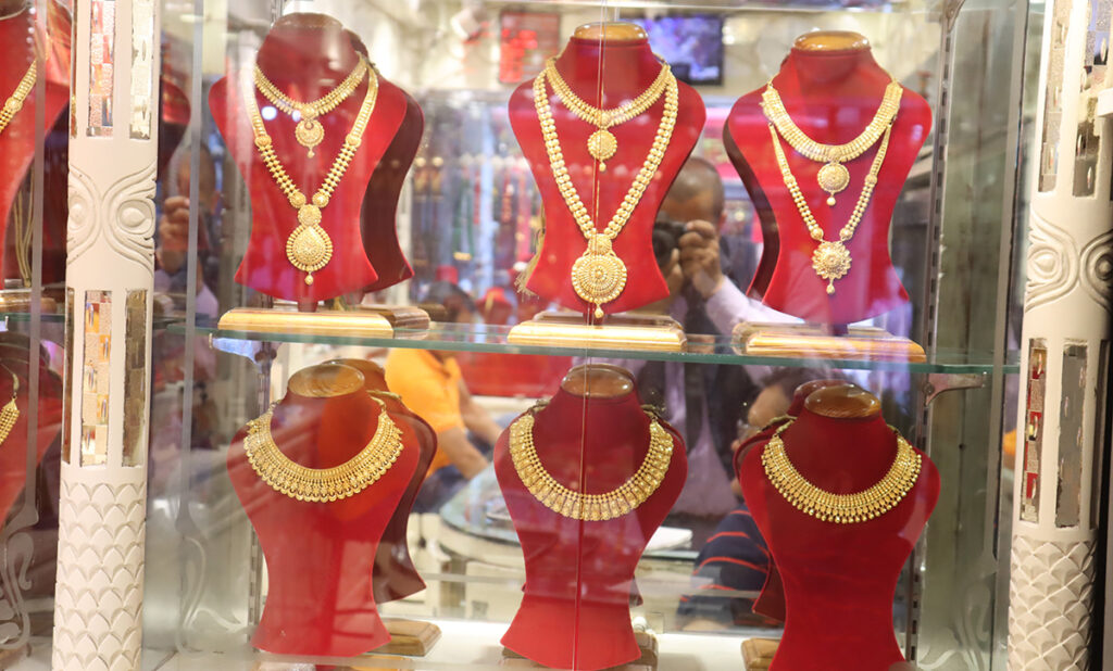 सुनको भाउ घट्दा चाँदीको बढ्यो