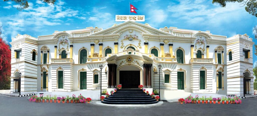 तीन वाणिज्य बैंक राष्ट्र बैंकको कारबाहीमा